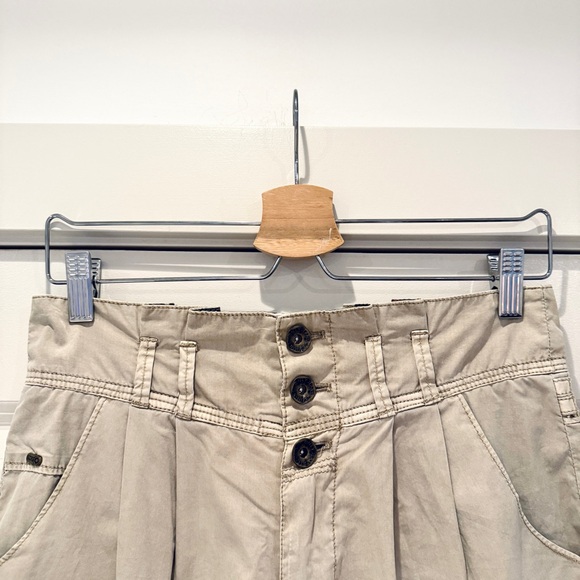 ONLY High Waist Pale Khaki Darted Shorts with Colorful Pattern Lining, Size 28 - Picture 4 of 11